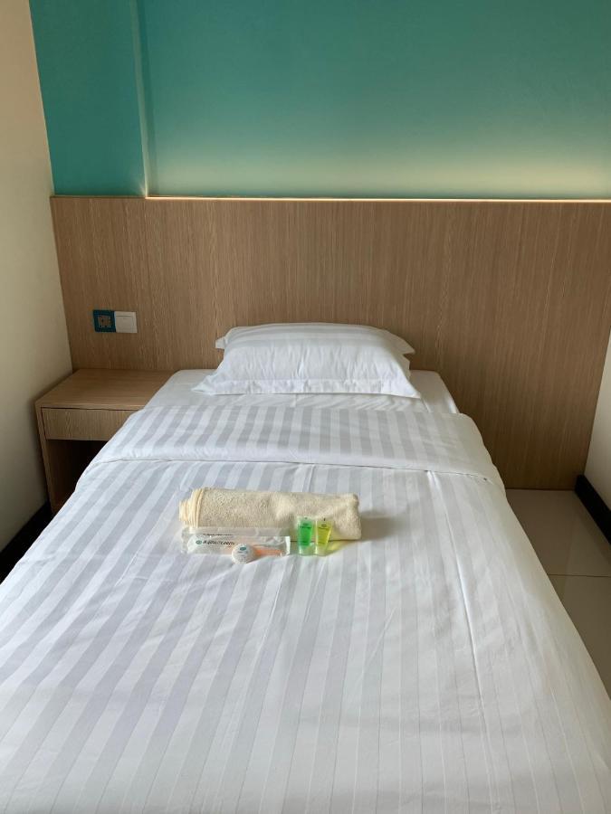 M Quality Hotel Гуа-Мусанг Экстерьер фото
