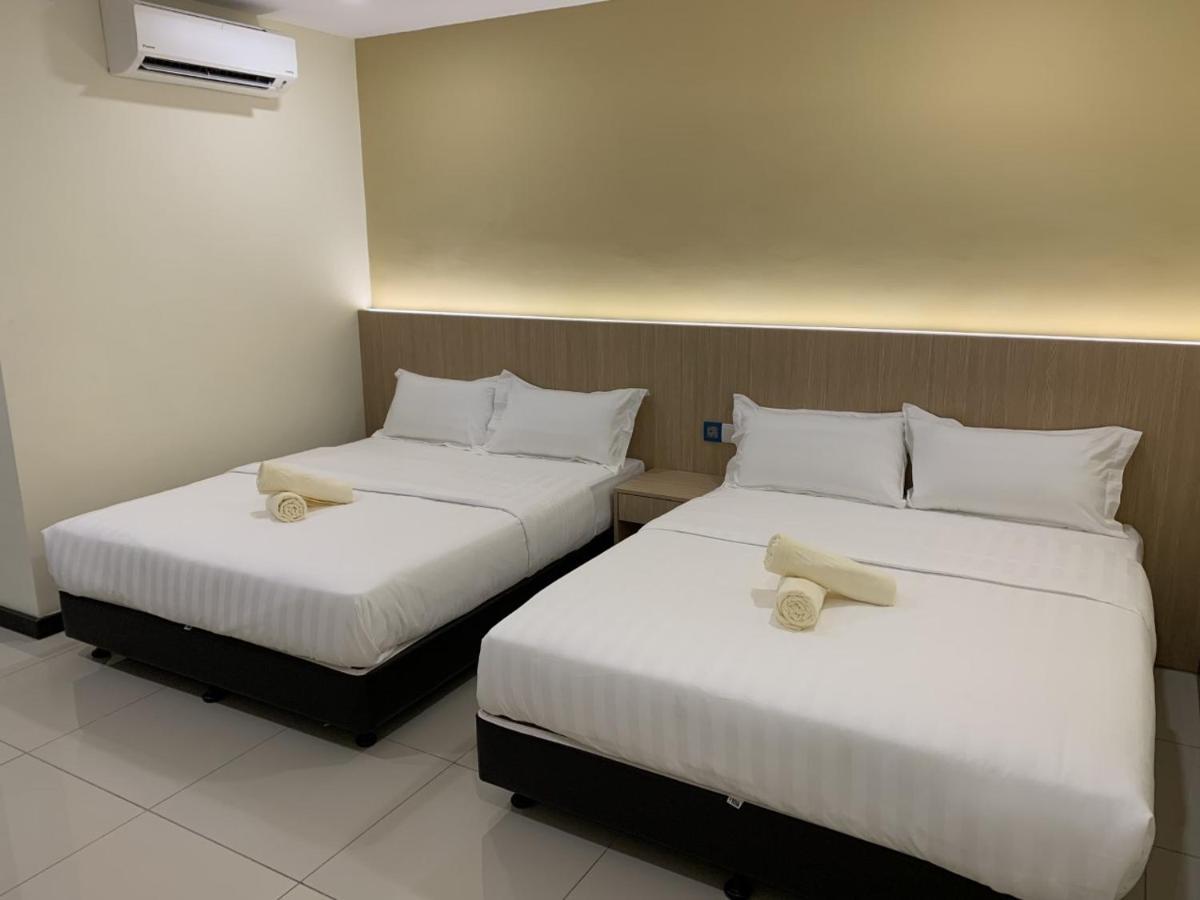 M Quality Hotel Гуа-Мусанг Экстерьер фото